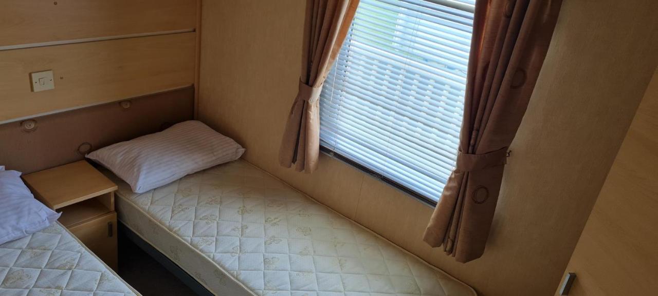 Lovely Caravan With Decking At Coral Beach Park In Lincolnshire Ref 77001C Hotel Ingoldmells Exterior foto
